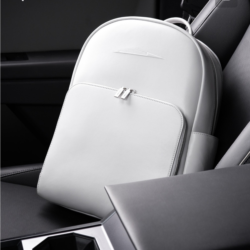 Tesla Cybertruck Elevate Backpack w box - Picture 5 of 5